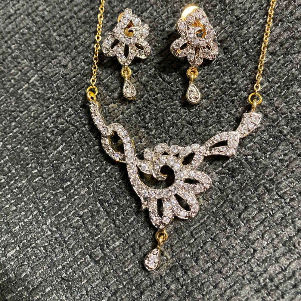 Women’s set earring and necklace